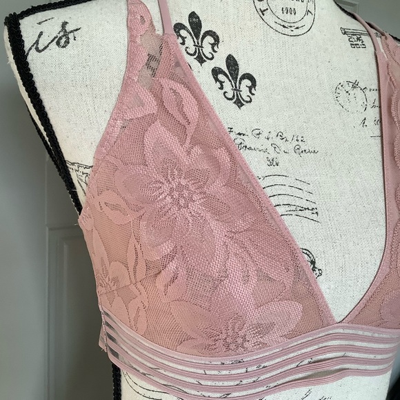 ⭐️ PINK Lace Bralette ⭐️ - Picture 3 of 8